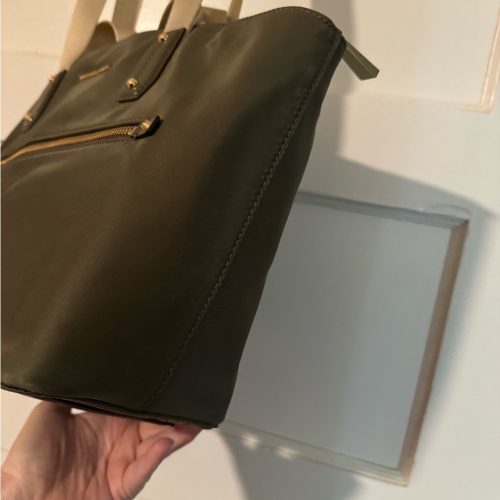 Michael Kors Olive Tote with Cream Straps - Picture 3 of 4
